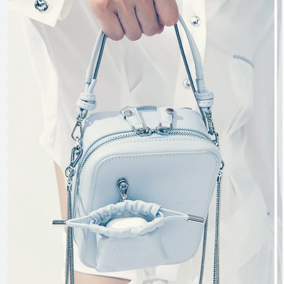 Hanwen New York Camera & AirPod pouch bag - Picture 1 of 8